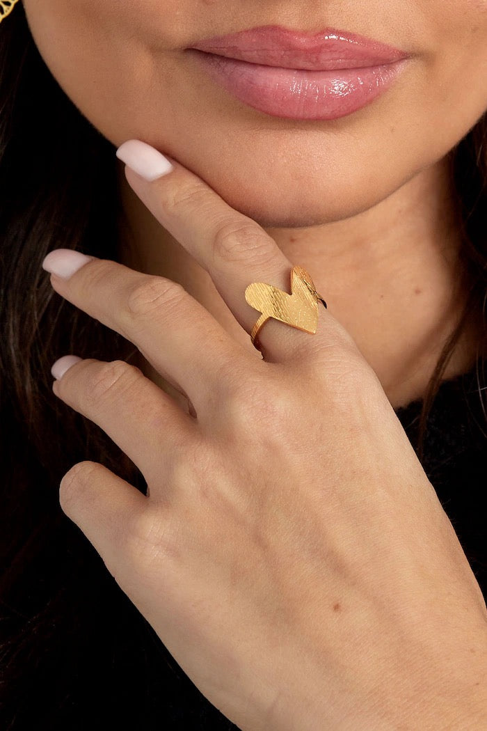 Heartful ring